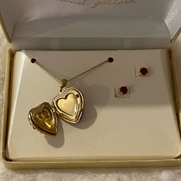 Locket and Earrings in Gold Color with Red and Crystal Color Stones - Picture 3 of 9